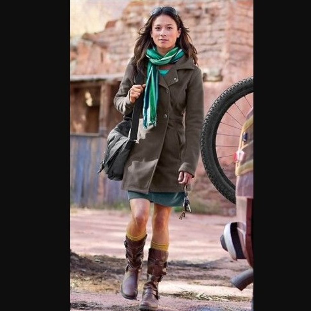 Athleta Switchback Peacoat - EUC